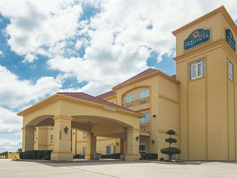 Отель La Quinta By Wyndham Bridgeport Экстерьер фото
