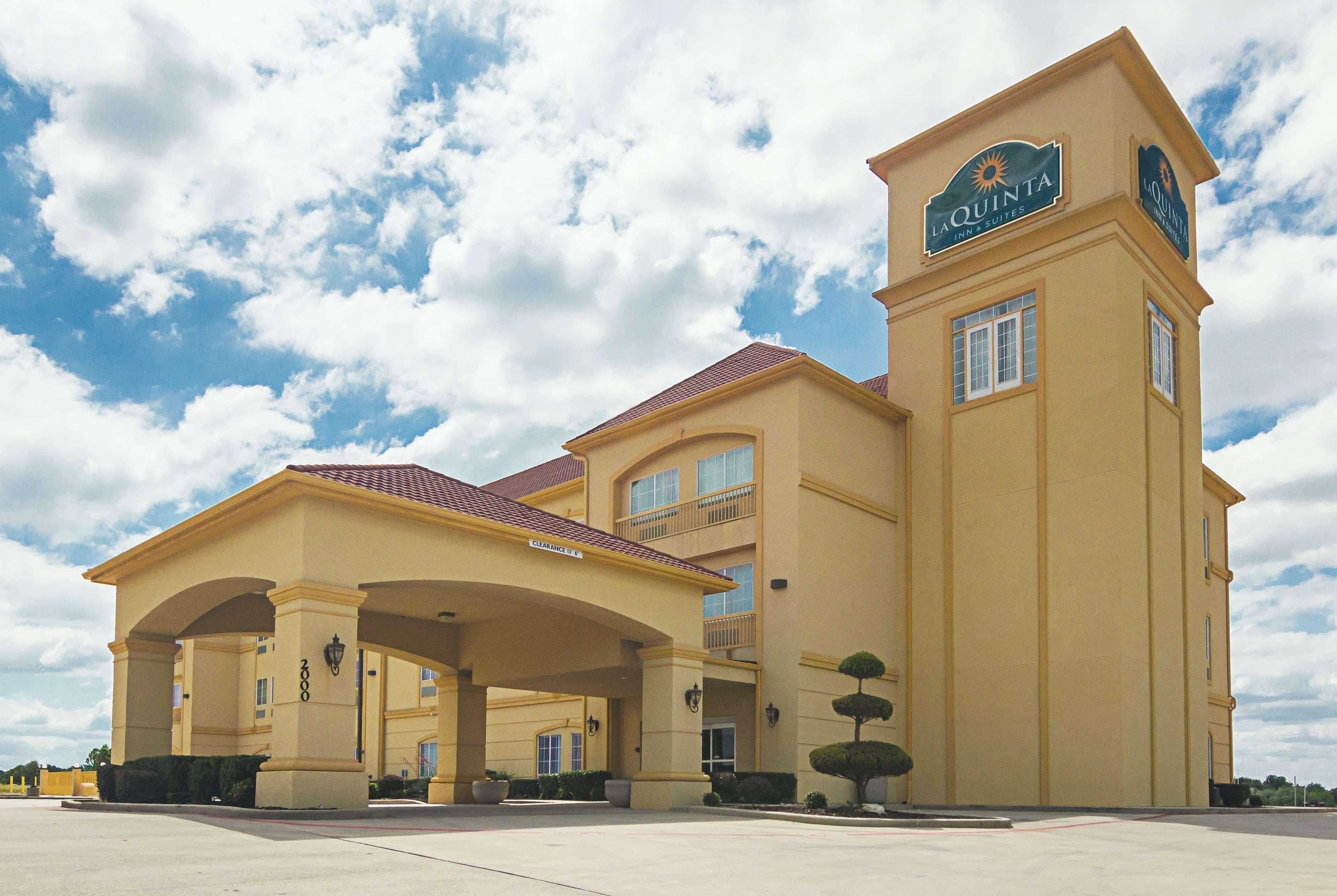 Отель La Quinta By Wyndham Bridgeport Экстерьер фото