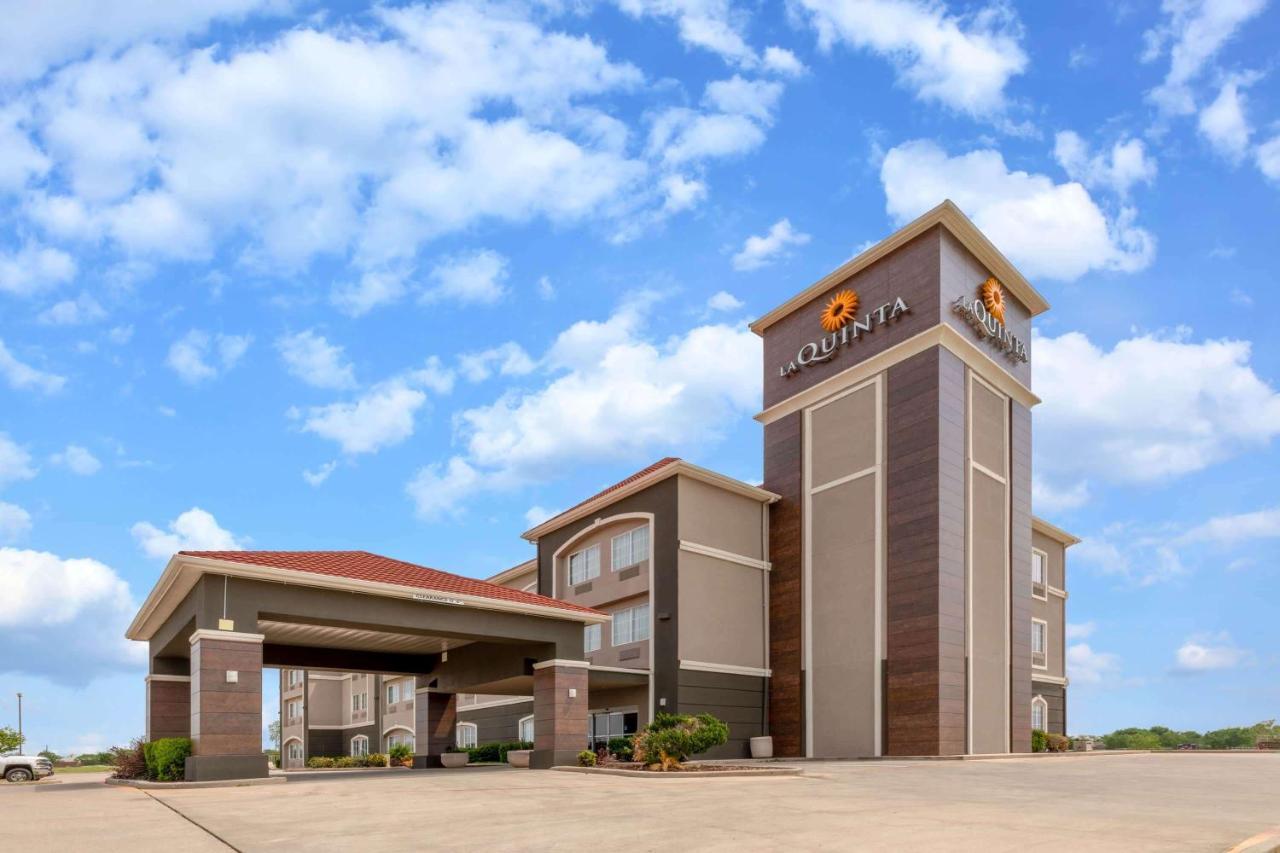 Отель La Quinta By Wyndham Bridgeport Экстерьер фото